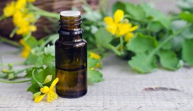 χυμός Celandine για τη θεραπεία του μύκητα νυχιών